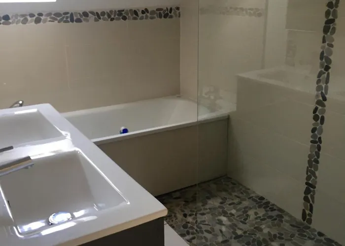 A 8kms Du Circuit Des 24 H Du Mans 홈스테이 Moncé-en-Belin